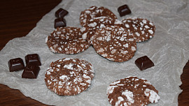Rozpraskané čokoládové sušenky