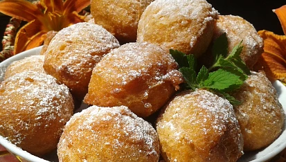 Tvarohové koblížky s karamelem
