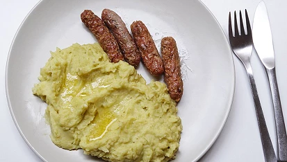 Bramborová kaše s pestem a bavorskými klobáskami, Bramborová kaše s pestem a bavorskými klobáskami