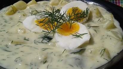 Brambory s cuketou a koprem na smetaně
