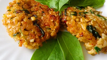 Bulgurové placky s lilkem (kibbeh)