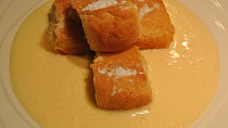 Francouzské máslové buchtičky s vinnou pěnou