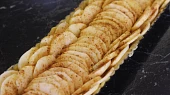 Jablečný koláč s marcipánem a mandlemi, Před pečením
