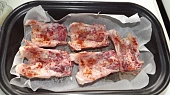 Kuřecí ledvinky s parmezánovou kaší a brusinkami