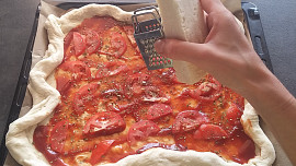 Naše luxus "korbáčková" pizza