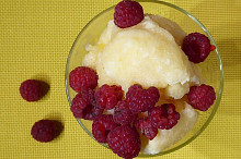Pomerančový sorbet s malinami