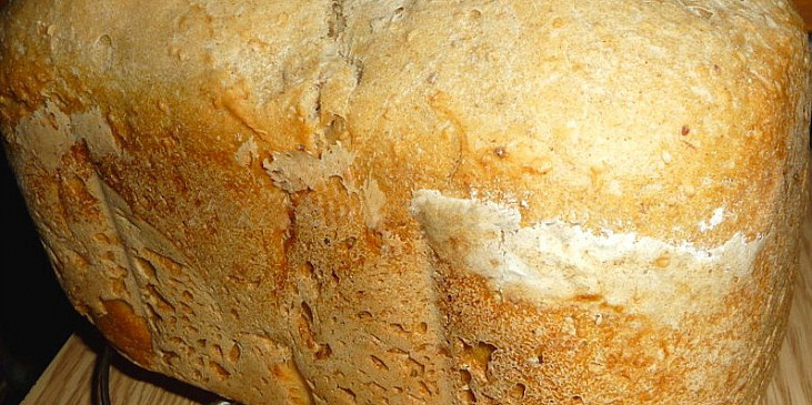 Pšenično–žitný chleba se sezamem