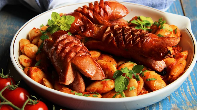 Řecké pečené fazole (a český špekáček)