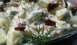 Rychlý cuketovo - okurkový salát s koprem