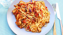 Špagety s rajčaty a kuřecím masem