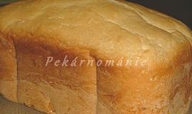 Toustový chleba z pekárny