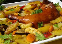 Uzená kuřecí stehna pečená na zelenině
