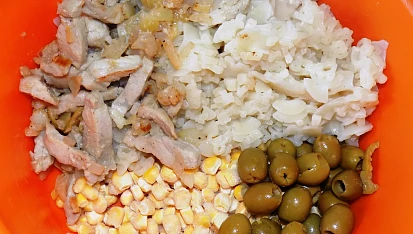 Zapečené těstoviny s kukuřicí a olivami
