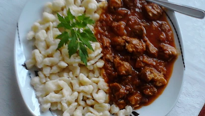 Bavorské špecle - základní těsto  (Spätzle), Špecle s vepřovým perkeltem