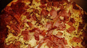 Jednoduché těsto na pizzu (Těsto je jednoduché na přípravu. Při přípravě pizzy použijte suroviny, které máte rádi.)
