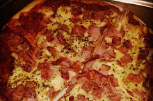 Těsto je jednoduché na přípravu. Při přípravě pizzy použijte suroviny, které máte rádi.