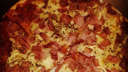 Jednoduché těsto na pizzu, Těsto je jednoduché na přípravu. Při přípravě pizzy použijte suroviny, které máte rádi.