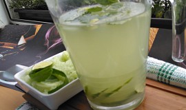 Okurkovo-limetková limonáda