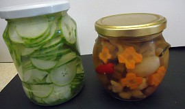 Okurky a zelenina nakládané po vietnamsku