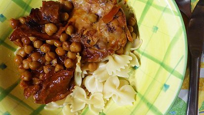 Paprikové kuře s chorizem a cizrnou, Kuře s chorizem a s cizrnou