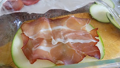 Prokládaná cuketa se sýrem a Schwarwaldskou šunkou, přidáme šunku
