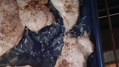 Vepřové kotletky s česnekem, čerstvou majoránkou a cibulkou