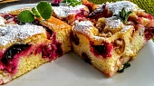 Banánová bublanina s   mix ovocem