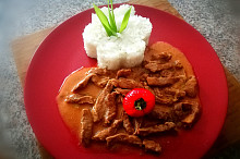 Čo povedať  k tomuto jedlu ?, "Fiery hot noodles " -  Ohnivé horúce rezance, vlastný recept. Dlho som sa snažil vymyslieť extra pálivu a pritom veľmi jemnú chuť mäsa . Myslím že vý
