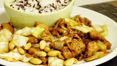 Kuřecí prsa Kung pao s mandlemi