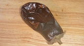 Lilková pomazánka s majonézou, upečený baklažán
