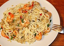 Peprné krevety objímané špagetami