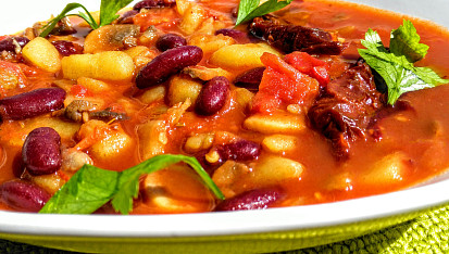 Houbovo - fazolová směs s chilli a rajčaty