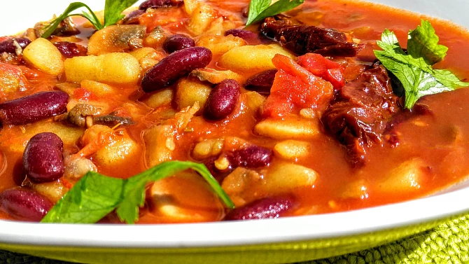 Houbovo - fazolová směs s chilli a rajčaty