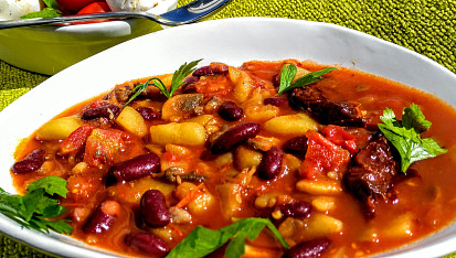 Houbovo - fazolová směs s chilli a rajčaty