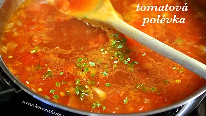 Snadná delikátní tomatová polévka, polévku nechte cca 20 minut zvolna povařit