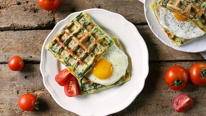 Špenátové wafle s vejcem