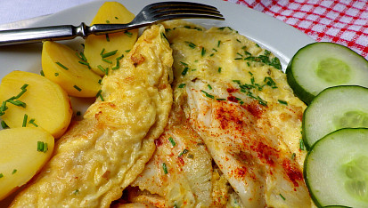 Filé z tresky zapečené v omeletě s pažitkou