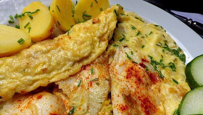 Filé z tresky zapečené v omeletě s pažitkou