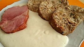 Křenová omáčka s uzeným a knedlíkem trochu jinak