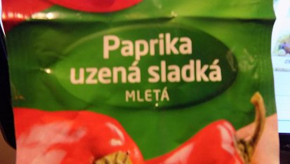Květák pečený s bramborami a slaninou v jednom pekáčku