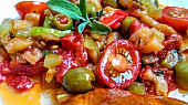 Lilková salsa s rajčaty a koriandrem