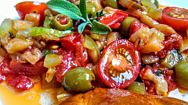 Lilková salsa s rajčaty a koriandrem