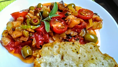 Lilková salsa s rajčaty a koriandrem