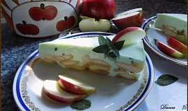 Piškotový nepečený dortík s jablky a mátou