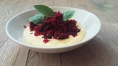 Sezamová červená řepa s vaječnou polentou