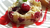 Vynikající ovocný koláč s ořechy a citronovou drobenkou (Jahody a broskve donut)