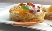 Vynikající ovocný koláč s ořechy a citronovou drobenkou, S broskvemi donut