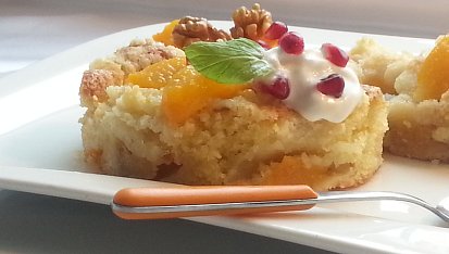 Vynikající ovocný koláč s ořechy a citronovou drobenkou, S broskvemi donut