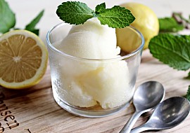 Citronový sorbet z domácího zmrzlinovače