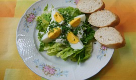 Hlávkový salát s vařenými vejci